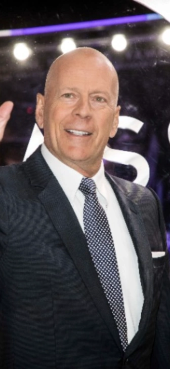 Друзья Уиллиса рассказали, что актер не осознает своей деменции