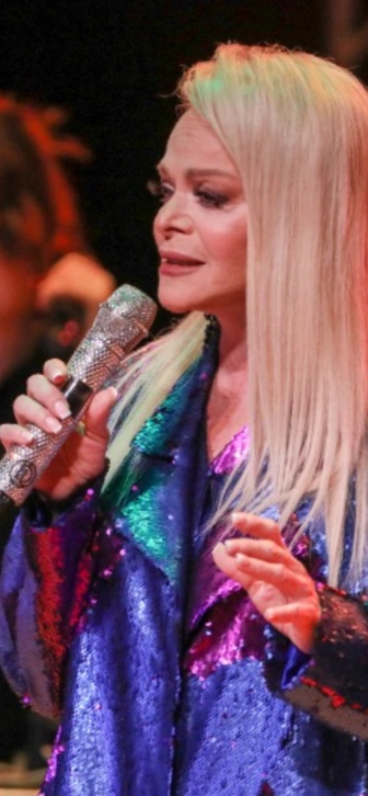 СМИ: Лариса Долина переезжает в свой загородный дом под Москвой