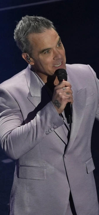 Робби Уильямс выпустил тринадцатый студийный альбом раньше планируемого срока