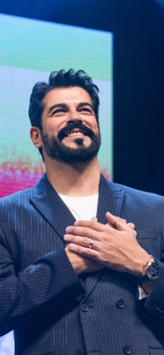 Бурак Озчивит рассказал, что обожает российский шоколад и мечтает выучить русский язык Бурак Озчивит рассказал, что обожает российский шоколад и мечтает выучить русский язык