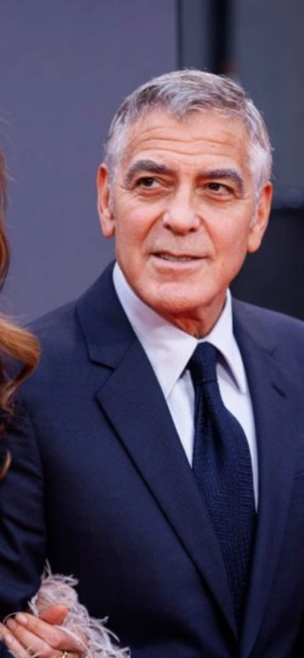 Джордж Клуни объяснил, почему больше не целуется с женщинами на съемках фильмов Джордж Клуни объяснил, почему больше не целуется с женщинами на съемках фильмов