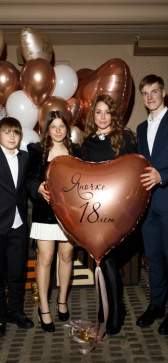 Юлия Барановская отметила совершеннолетие дочери Яны