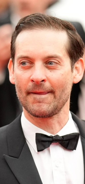 Тоби Магуайра заподозрили в романе с 20-летней моделью — предполагаемую пару заметили на «Супербоуле»